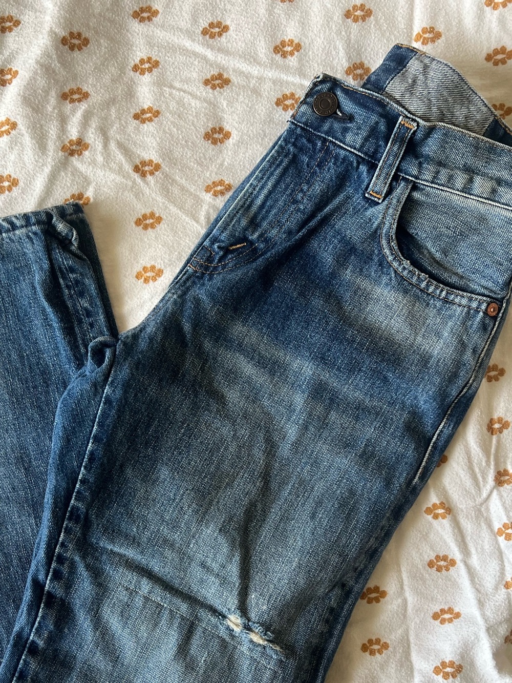 Levi's Women's Straight Leg Jeans in Medium Blue Wash